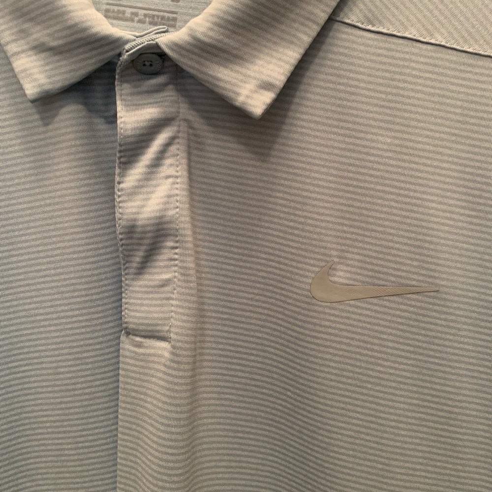 Nike Men’s Golf Shirt - Picture 3 of 5